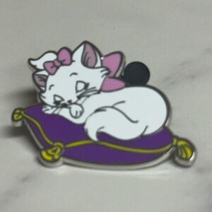 5/$25 Marie Sleeping On A Pillow Disney Pin